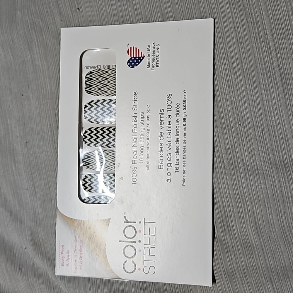 Color Street Nail Strips in 'Keep Calm And Chevron'